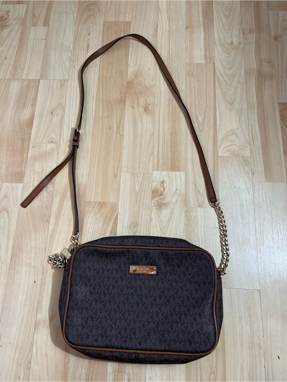 MICHAEL Michael Kors Signature Jet Set Item East‎ West Crossbody Brown